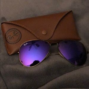 Purple raybans super cute for summer time!